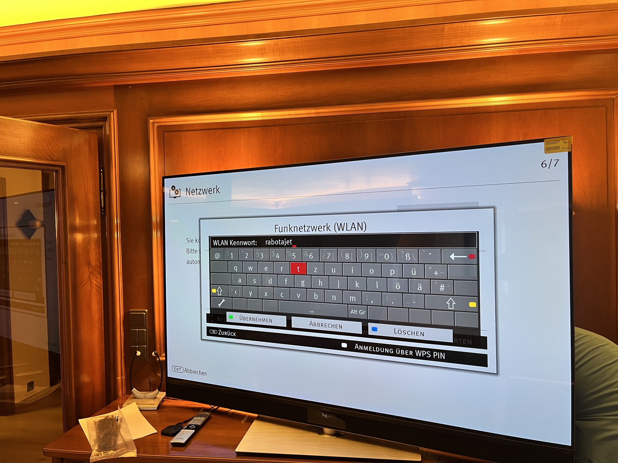 Metz Lunis 65 FA85 OLED Fernseher 65 Zoll mit Standfuß und Twin-Tuner im Fachgeschäft Düsseldorf