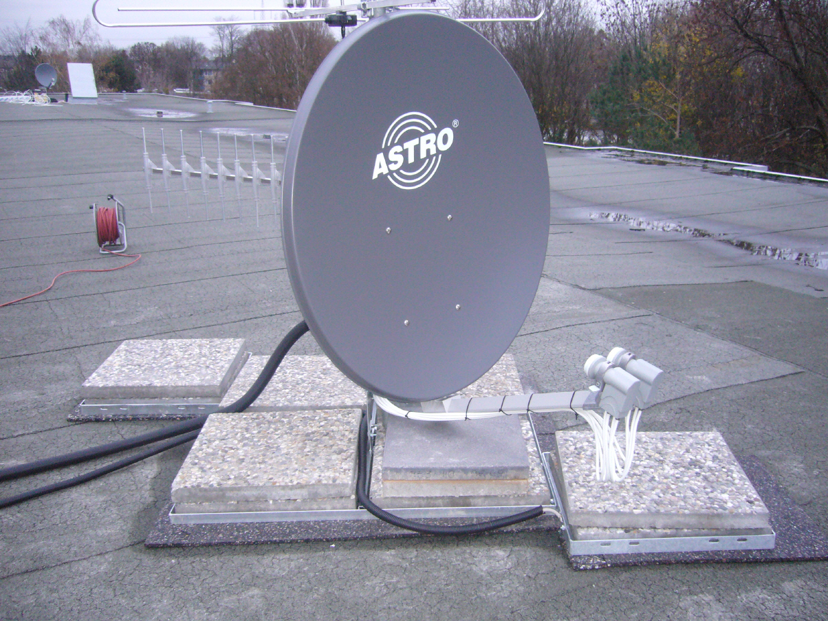 Satellitenschüssel Ausrichtung mit professionellem Messgerät in Düsseldorf